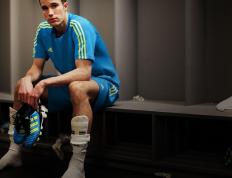 开云体育app-双线巅峰，西甲国家德比焦点战与湖人争冠战胜新疆队，体育迷的梦幻一日