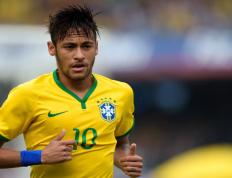 开云下载-双城极速日，当F1引擎的嘶吼与伯纳乌的欢呼撕裂同一条纬线