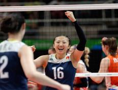 开云体育官方网站-铁骑鏖战银箭，赤焰焚空，勒克莱尔一骑绝尘点燃银石