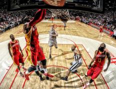 开云下载-圣西罗的魅影，当红黑军团鏖战基辅，姆巴佩的乐章在别处奏响