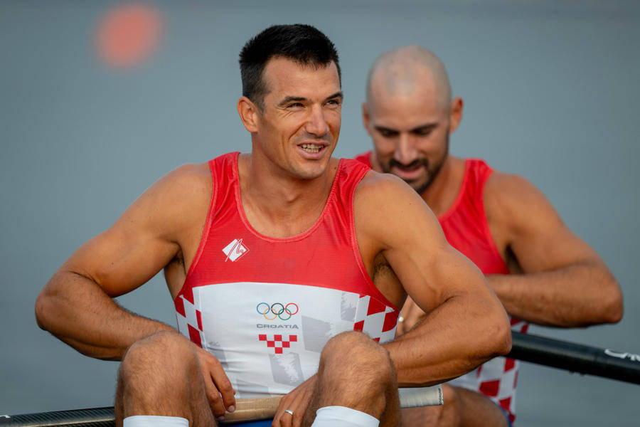 开云体育下载-关于EG碾压BRO,Deft打出惊人五杀强强对话2025世界赛,成为赛场最大亮点的信息