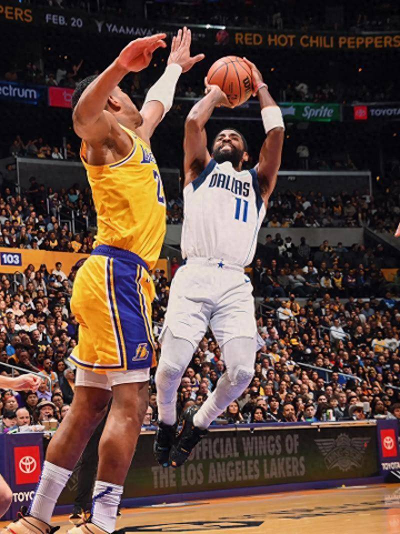 开云体育下载-小牛队新赛季确定首发阵容，期待创造更好的战绩