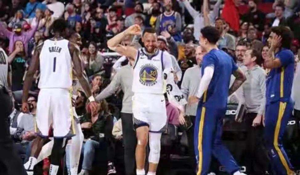 开云体育在线-勇士队大胜猛龙队,连续获得胜利