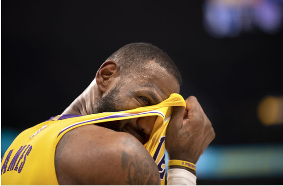 开云体育下载-爵士逆转勒索,继续胜利盘踞西部前列