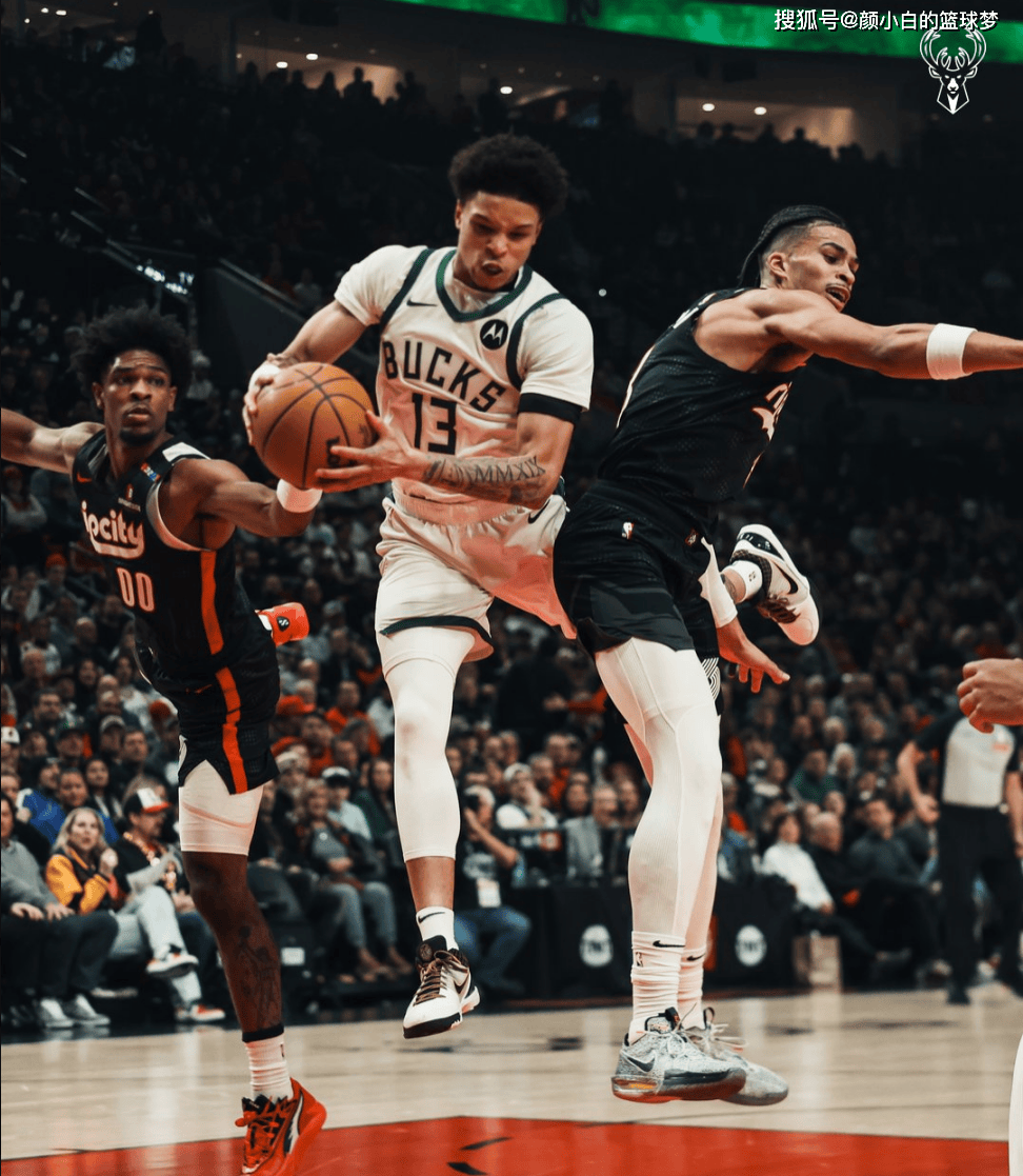 开云体育入口-老鹰队后卫打出三双,率先攻克雄鹿队保持不败