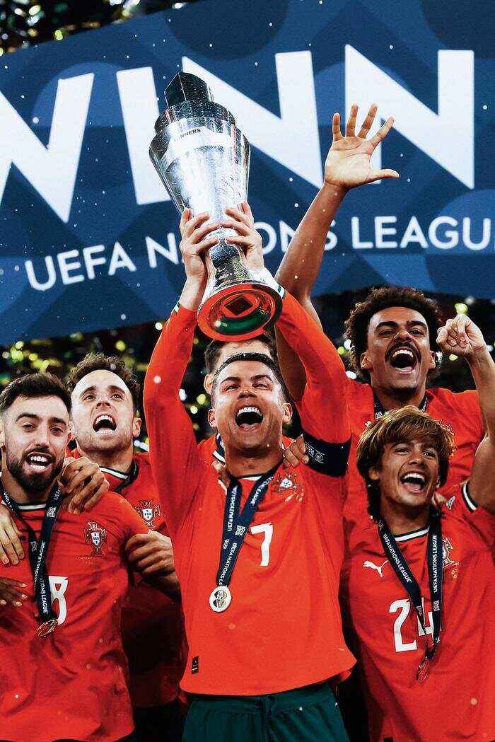 开云体育官方网站-波兰惊险战胜葡萄牙,双方踢入点球大战